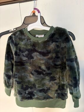 NWT: Cat and Jack Green Camo Faux Fur Pullover and pants - Kids